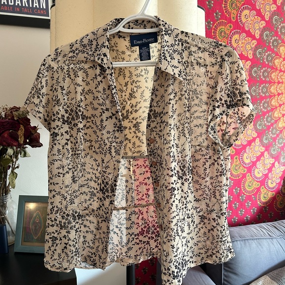 Evan Picone vintage cream floral short-sleeve button-down top petite - Picture 3 of 10